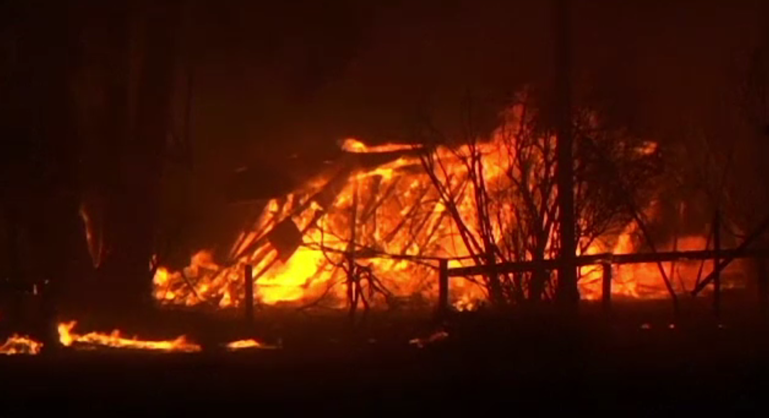 Incendiu colosal, provocat de un fulger, în Australia. 800 de oameni, evacuați