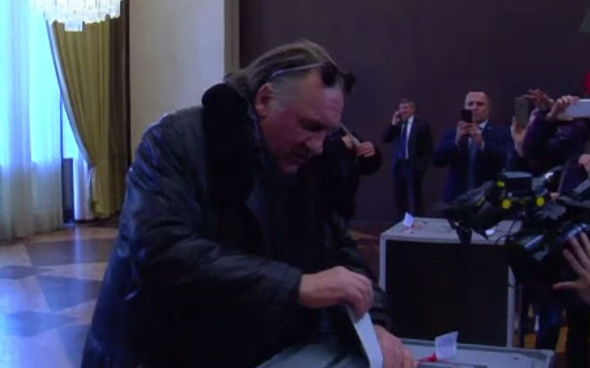Gerard Depardieu a votat în cadrul alegerilor prezidenţiale ruse