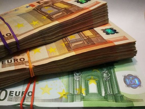 O "badante" româncă ar fi primit 100.000 euro de la bătrânul pe care-l îngrijea
