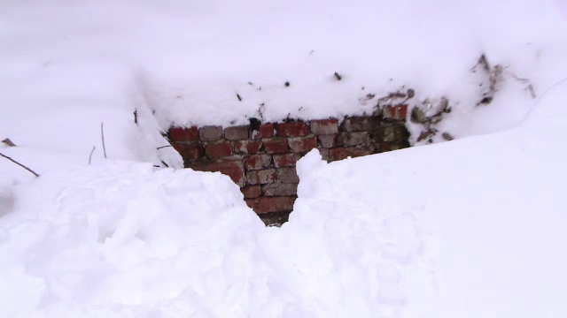 Cinci tineri din Iași au căzut într-o fosă septică după o bătaie lângă un bar