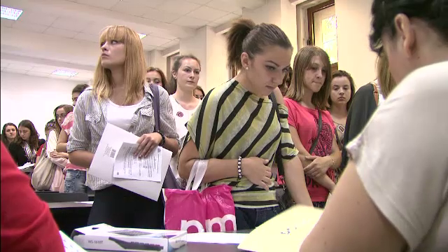 INS, despre speranța de viață a româncelor și vârsta la care devin mame