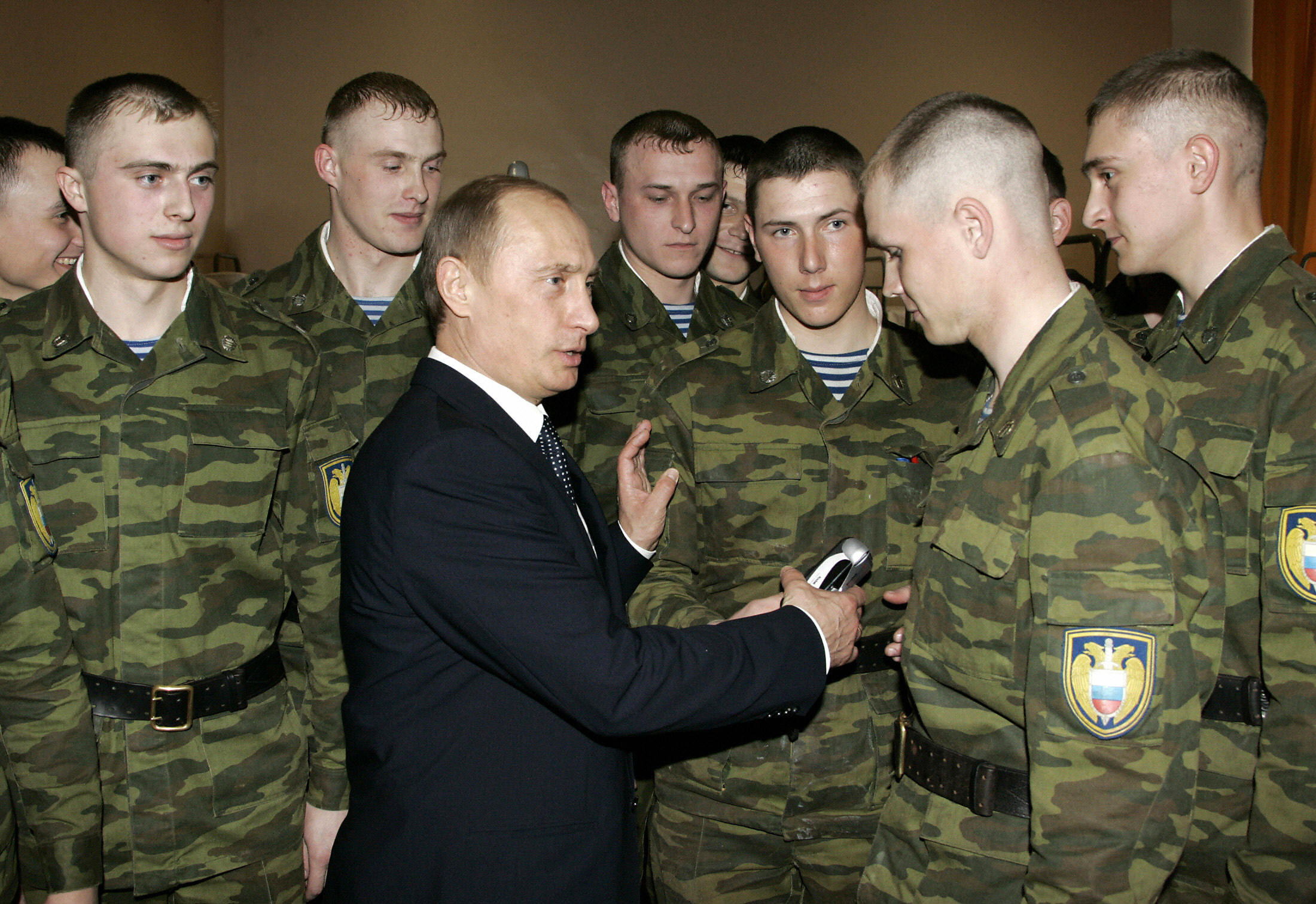 Transformarea Rusiei sub Vladimir Putin. În 1999, armata nu avea bani nici de șosete