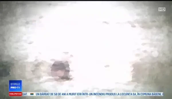Fenomenul freezing rain a pus stăpânire pe toată țara. Mașinile și șoselele, acoperite de o pojghiţă periculoasă