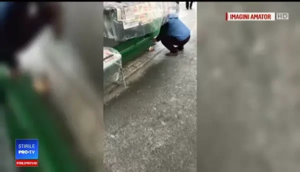 Freezing rain a pus stăpânire pe toată țara. La noapte, situația se va înrăutăți