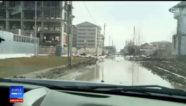 ”Zona rezidențială” cu condiții mai rele decât la țară. Primarul spune că nu ar da nici măcar 1 leu pe o casă în acest loc