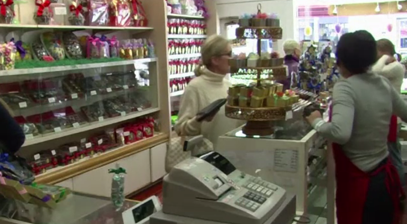 Figurine sub formă de iepuraș sau ouă de Paște, pregătite de ciocolatieri cu multă grijă