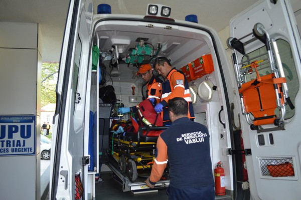 Accident lângă Ploieşti. Un TIR a lovit un autobuz plin cu navetişti