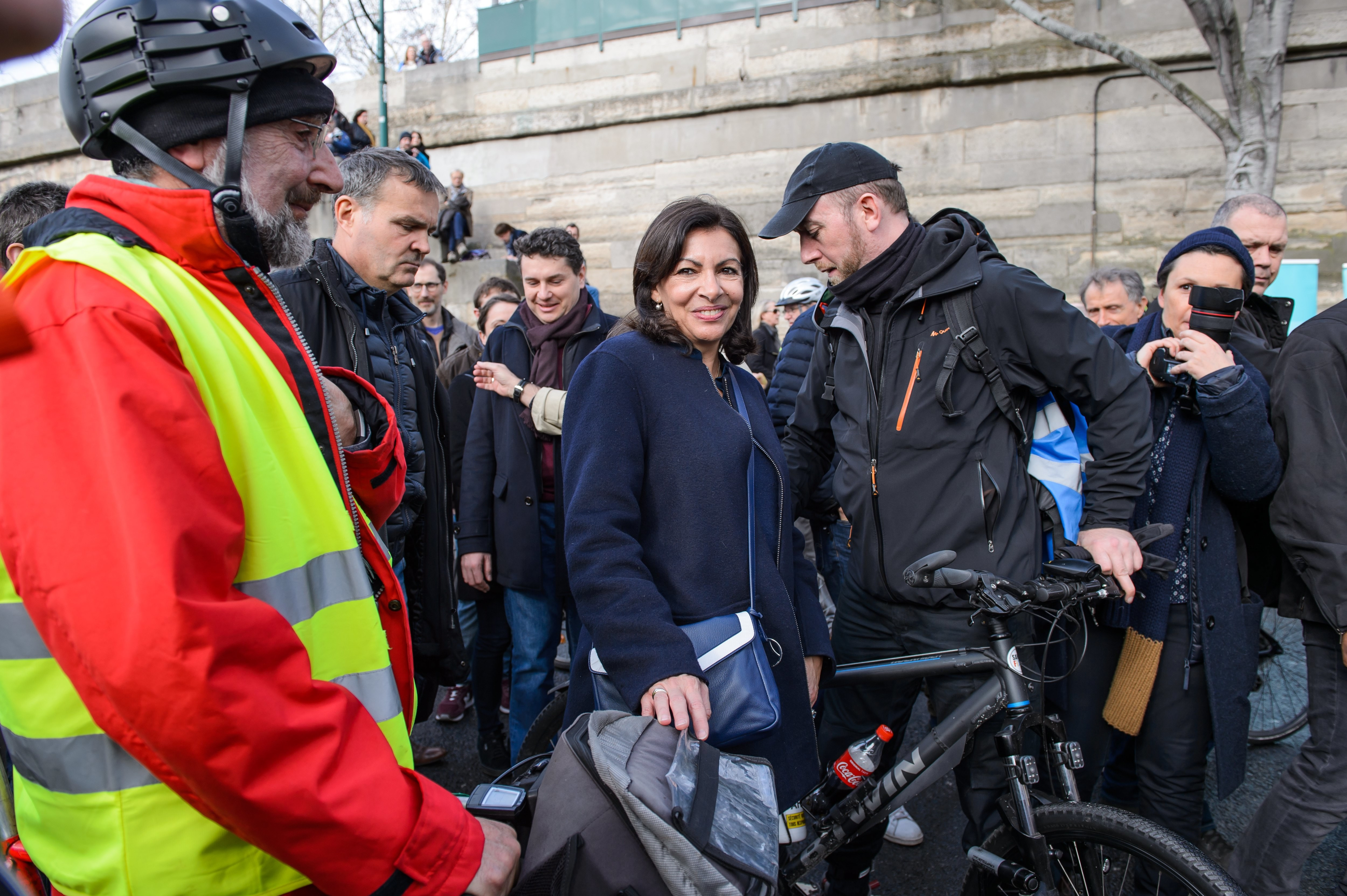 Locuitorii Parisului ar putea beneficia de transport public gratuit