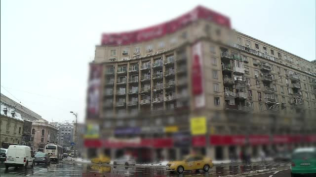 Adio, reclame pe clădiri istorice. Un nou regulament pentru publicitatea stradală