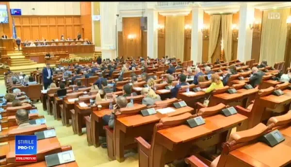 Deputații USR au protestat în Parlament îmbrăcați în tricouri cu mesajul ”Fără penali”