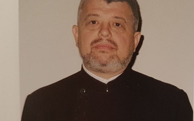 Metoda folosită de un preot pentru a cere donaţii de la credincioşi. A stabilit chiar şi o sumă