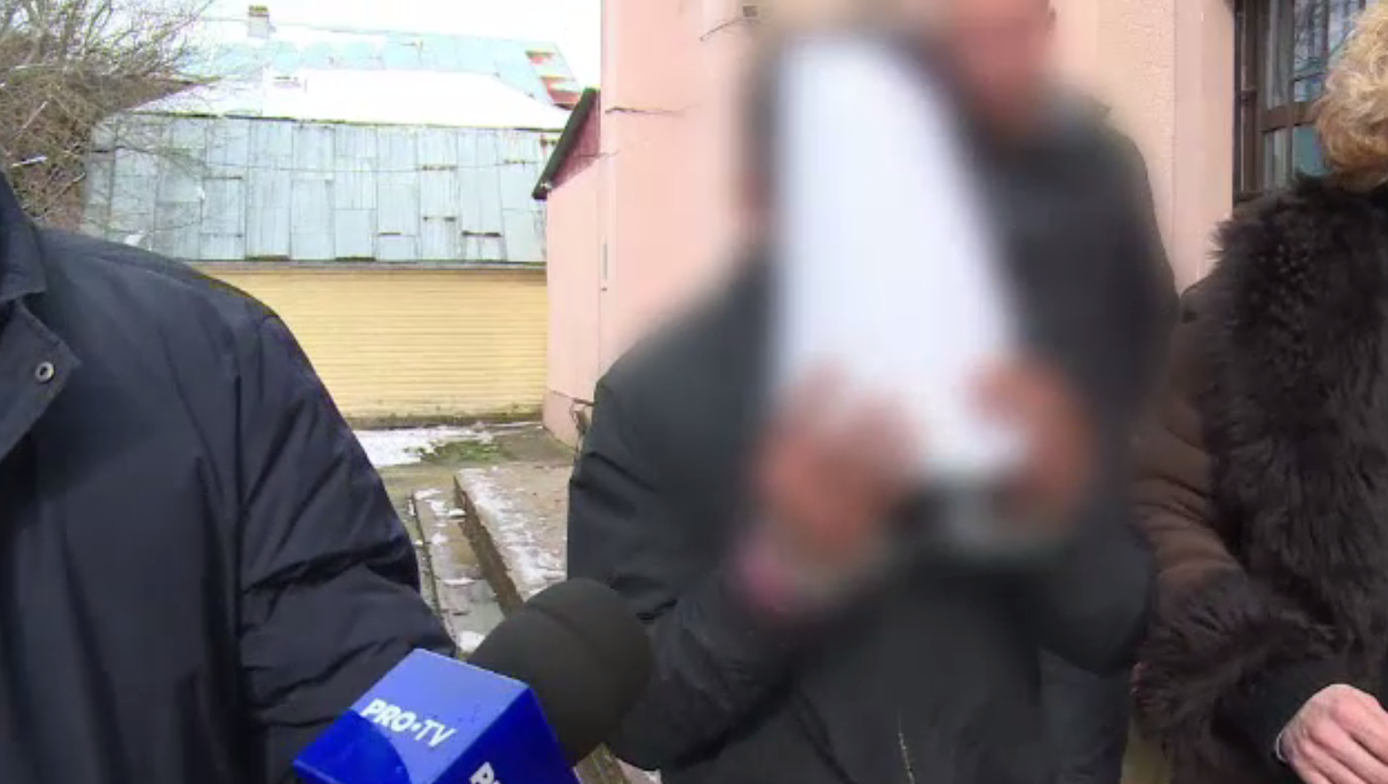 Navetiști desfigurați în bătaie de doi tâlhari, în gara din Ciocănești. Printre victime, un jandarm