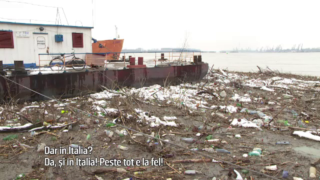 Tone de gunoaie, adunate pe faleză, la Tulcea și Galați: „Nu e vina noastră, e Doamne-Doamne!”