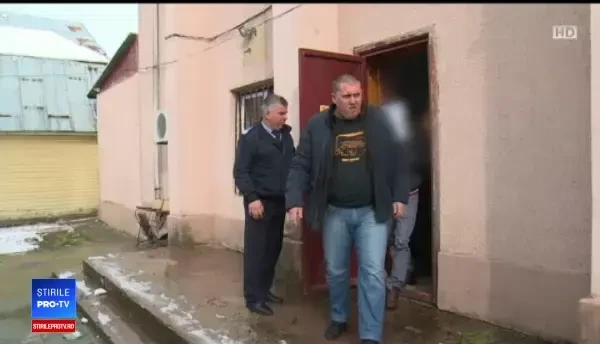 Navetiști desfigurați în bătaie de doi tâlhari, în gara din Ciocănești. Printre victime, un jandarm