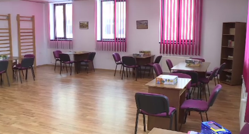 Toate şcolile şi grădiniţele de stat din Bucureşti, dar şi alte 10 judeţe din ţară, închise vineri