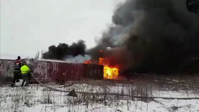 Un rezervor al unei foste rafinării din Ploiești a fost cuprins de flăcări