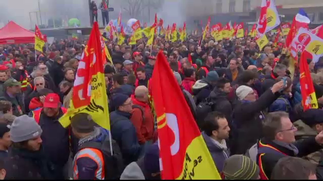 Franţa, blocată de grevele sindicaliştilor nemulţumiţi de reformele economice ale lui Macron