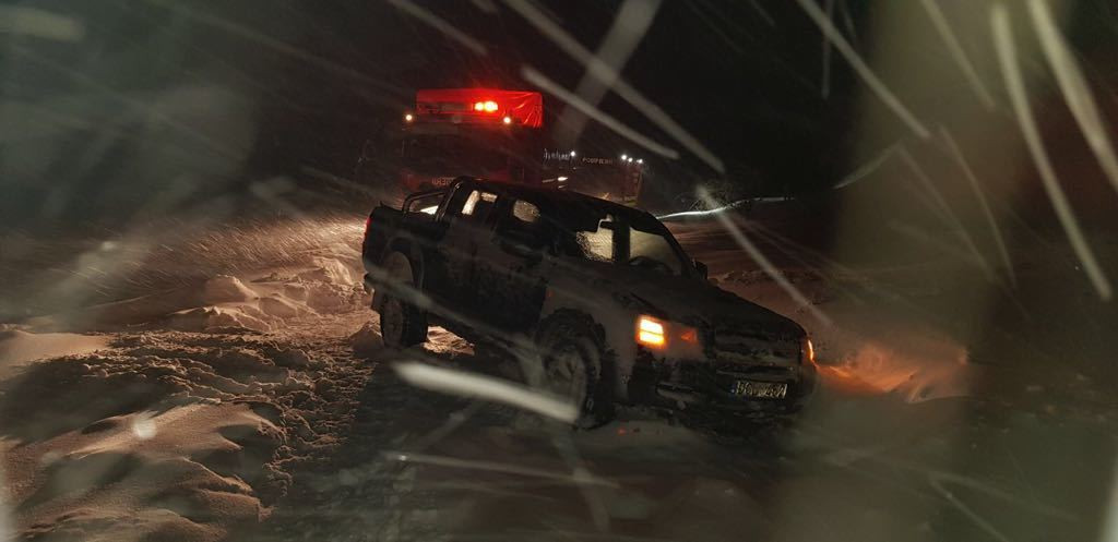 Incidente cauzate de viscol. 150 de persoane salvate după ce au rămas blocate în mașini