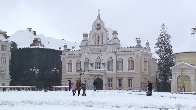 Vestul țării, îngropat sub zăpadă: copiii s-au bucurat, în timp ce șoferii s-au enervat