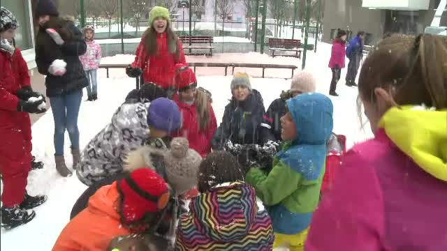 Școli închise în București și în 19 județe, din cauza viscolului