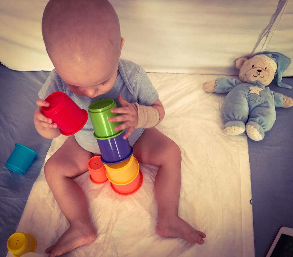 Rareș, un băiețel de un an și trei luni cu leucemie, are nevoie de ajutor