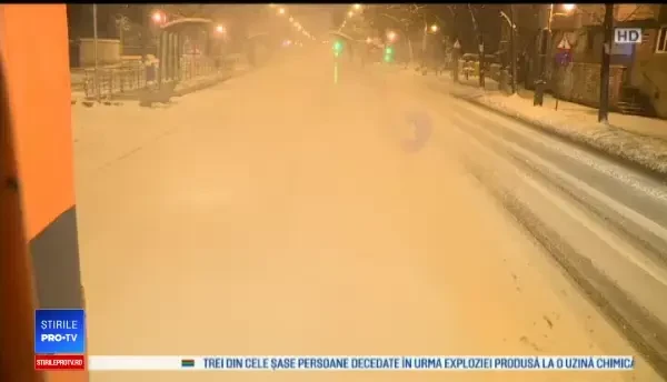 Unii șoferi se plâng că străzi secundare n-au fost deszăpezite. Cum se circula în Capitală