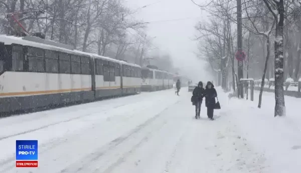 Circulaţia pe linia 41, oprită după ce un tramvai s-a defectat la Piaţa Presei. VIDEO