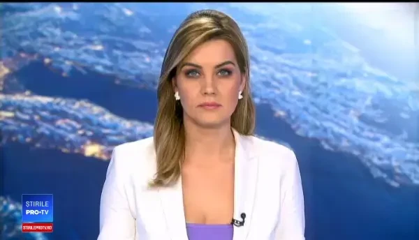 Un microbuz a luat foc în mers. Șoferul a văzut flăcări ieșind de sub scaun