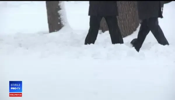 Vestul țării, îngropat sub zăpadă: copiii s-au bucurat, în timp ce șoferii s-au enervat