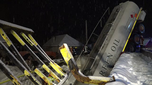 Anchetă în cazul cisternei care a căzut în pârâu. Pericol de poluare