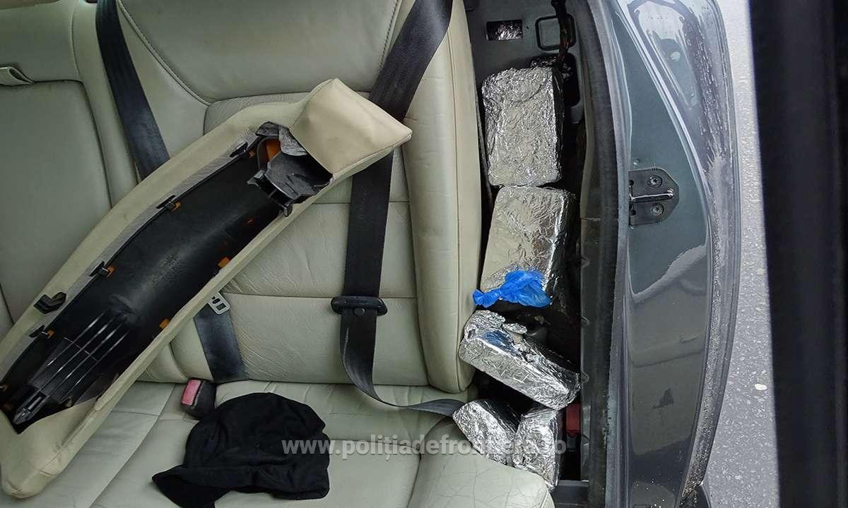 Captură impresionantă de heroină la frontieră. Unde o ascunseră 2 bulgari