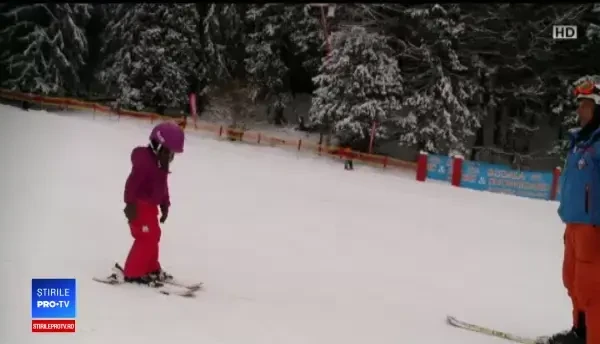 În stațiunile din Valea Prahovei și Poiana Brașov s-ar putea schia până în mai