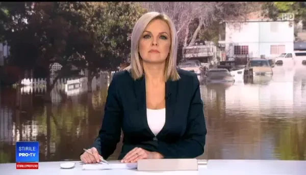 Șofer american, salvat după ce mașina sa a fost luată pe sus de ape