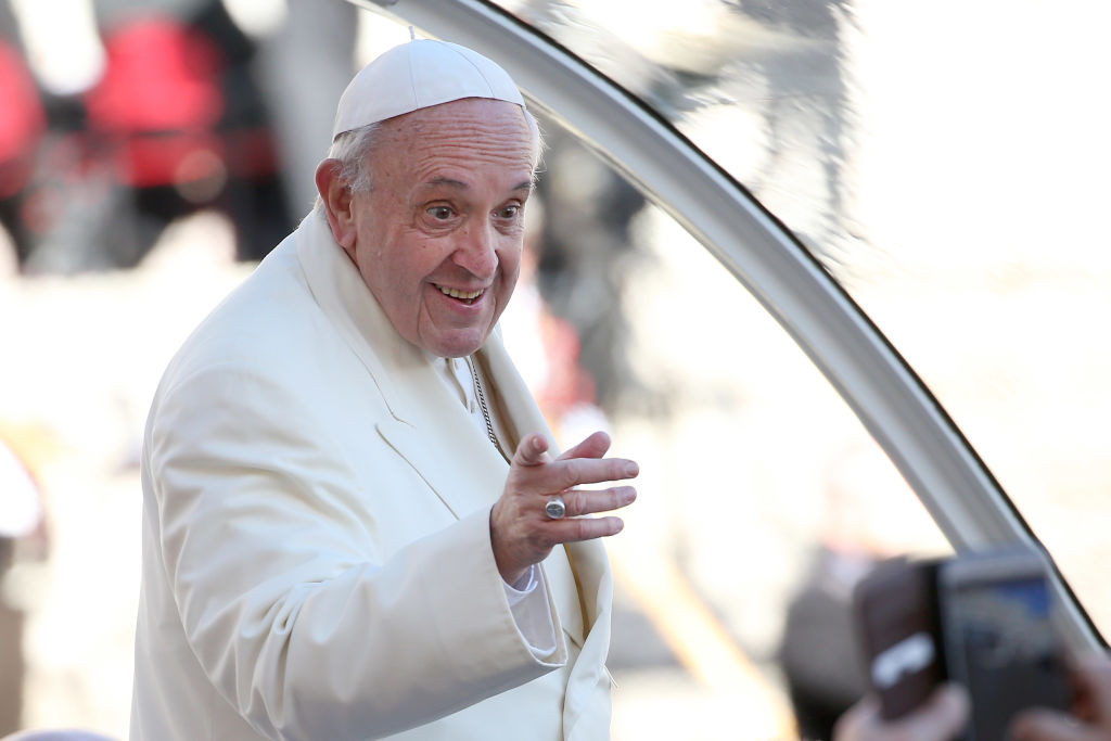 Papa le cere credincioşilor să recunoască păcatele împotriva mediului. "Pământul e rănit"