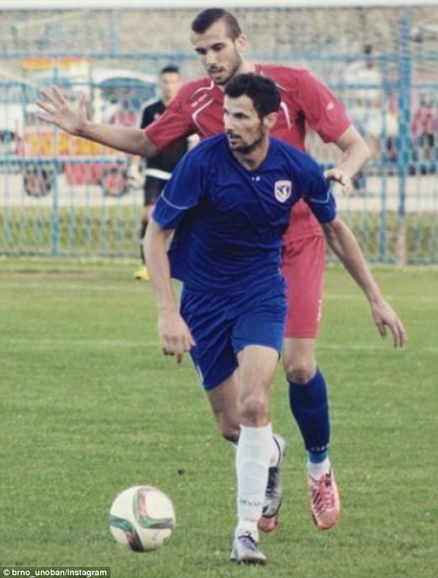 Un fotbalist a murit după ce a fost lovit cu mingea în piept. VIDEO