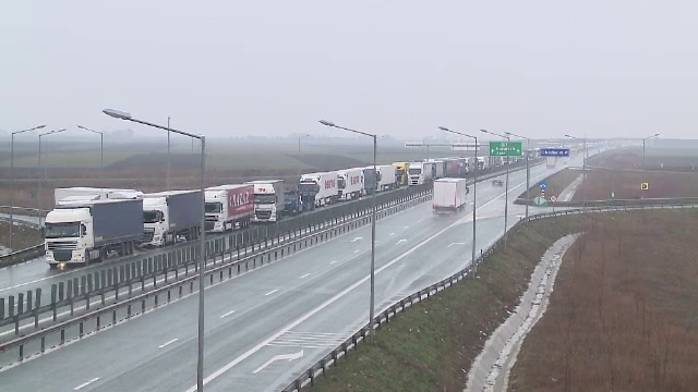 S-au aglomerat din nou punctele de trecere a frontierei din vestul ţării, spre Ungaria