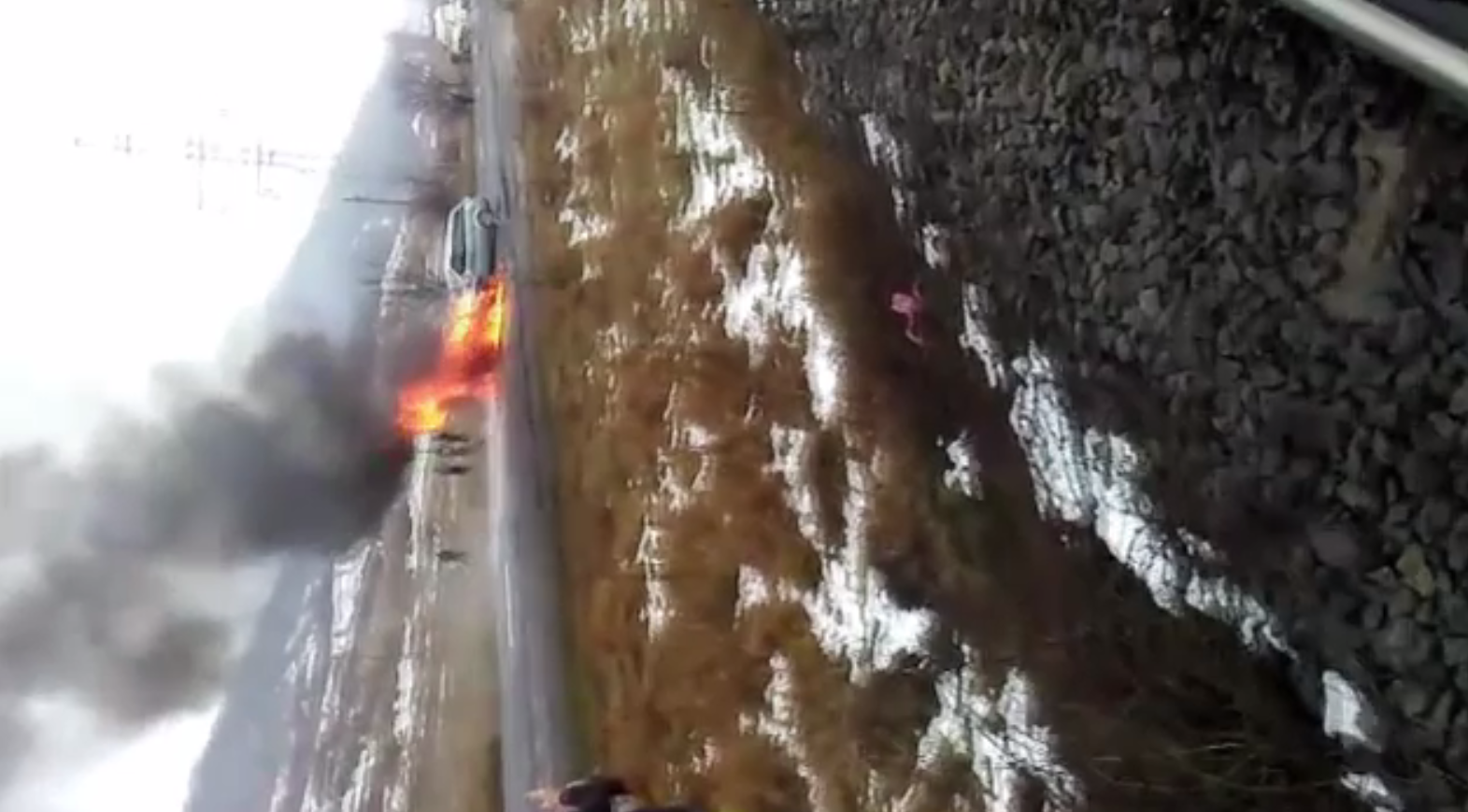 Doi soți au ars de vii după ce mașina lor a fost lovită în plin de un autoturism intrat pe contrasens