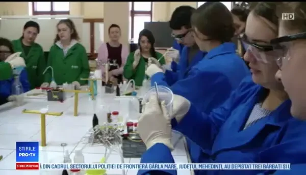 Facultatea de Chimie din Iași organizează ateliere pentru liceeni: „Îmi plac experimentele”
