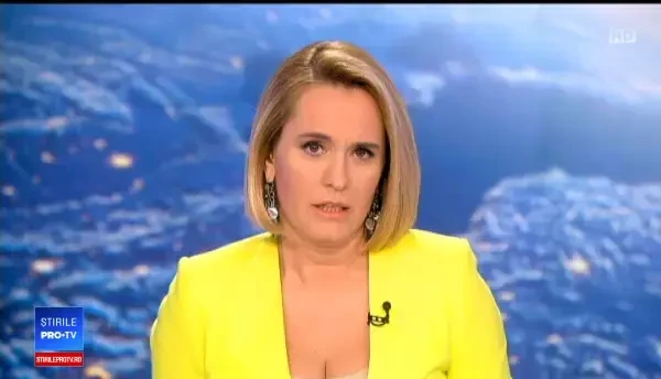 SUV împotmolit în noroi în Buzău. Autoritățile se plâng că nu au fonduri pentru asfaltare