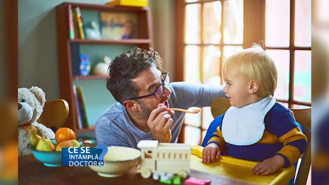 Refuzul copiilor de a mânca este legat de axietatea părinților. Recomandarea specialiștilor