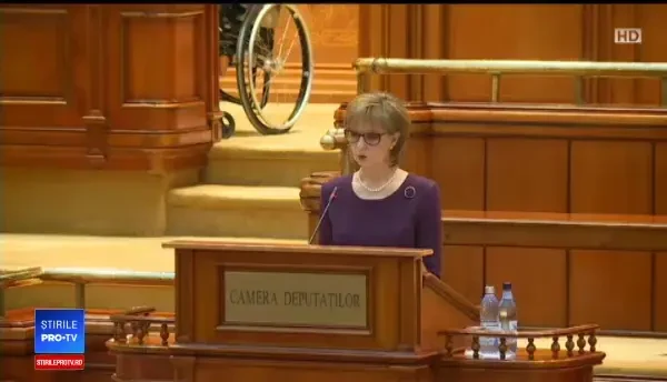 Parlamentul de la Bucureşti declară legitimă dorinţa cetăţenilor moldoveni de a se uni cu România