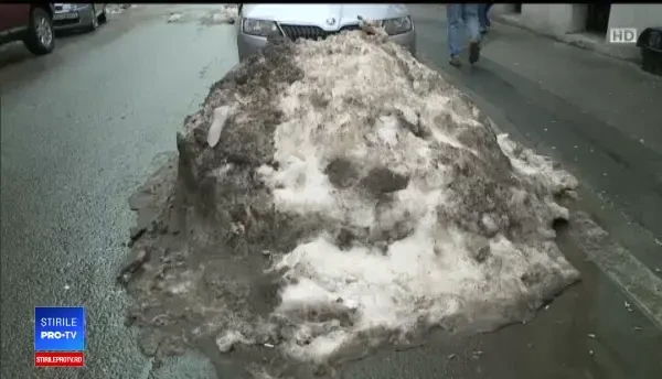 Ce conține zăpada neagră și cât de mult ne afectează. Avertismentul CE pentru România