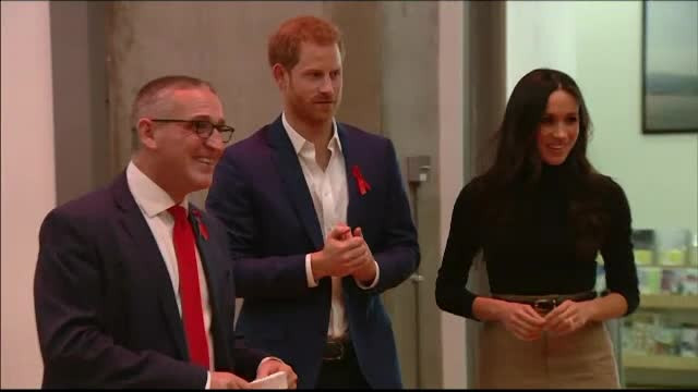 Speculații privind rochia de mireasă a lui Meghan Markle. Regina va trebui să o ”aprobe”