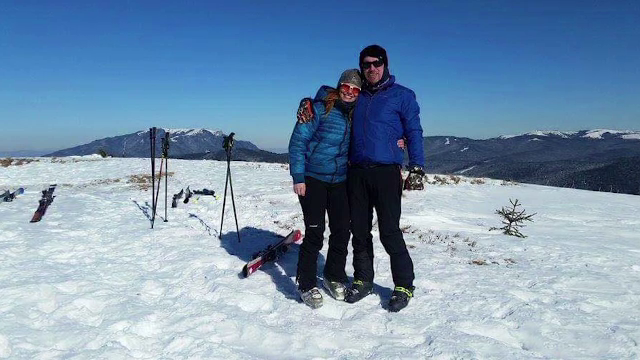 Flori şi bomboane pentru soţie înainte de crimă. Amănunte tulburătoare în cazul triplei crime din Braşov