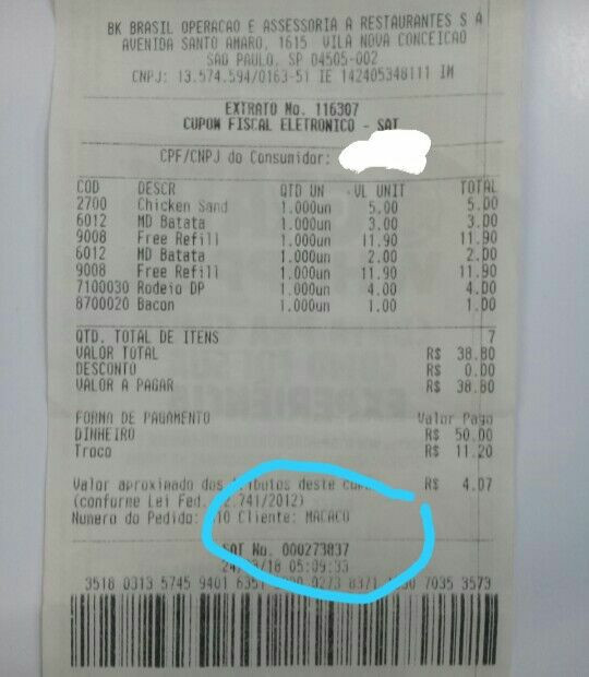 A făcut plângere la Poliție după ce a fost numit ”maimuță” pe bonul de comandă, la un fast-food