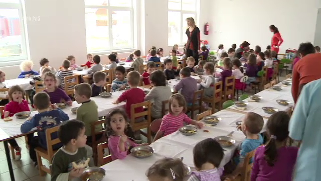 Învățământ obligatoriu de 15 ani. Copiii și-ar putea începe educația la 4 ani