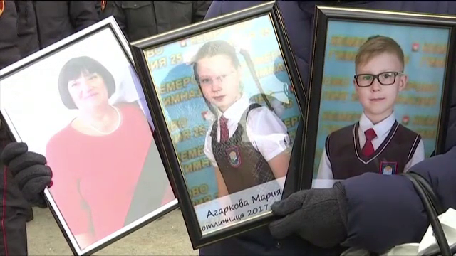 Funeralii după incendiul de la mall. Bărbat rămas fără soție și copii: ”Nu mai am nimic de pierdut”