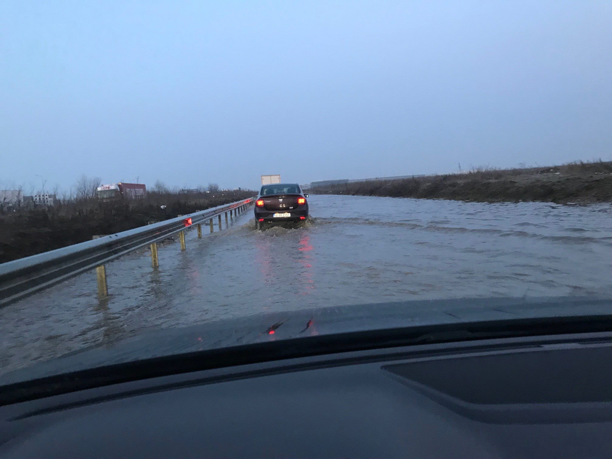 Inundație uriașă pe Centura de nord a Capitalei, modernizată anul trecut