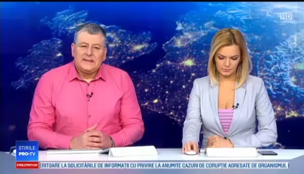 Drapel uriaș, purtat pe brațe de sute de oameni cu ocazia Centenarului Marii Uniri