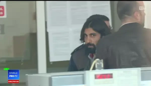 Un bulgar a încercat să intre peste piloți, într-un avion Blue Air. A fost legat și predat poliției